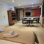 Le Clos Saint Jean, Vue Cite, Piscine Et Parking * קרקסון