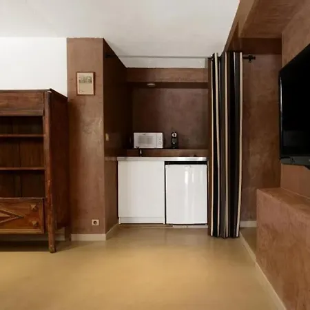 Le Clos Saint Jean, Vue Cité, Piscine Et Parking Carcassonne