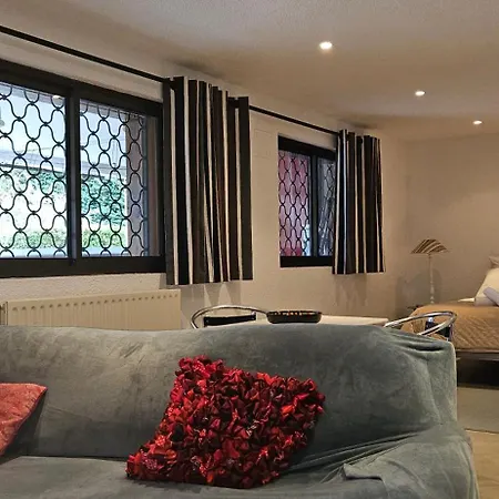 Le Clos Saint Jean, Vue Cite, Piscine Et Parking Daire *