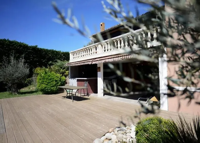 Le Clos Saint Jean, Vue Cite, Piscine Et Parking *