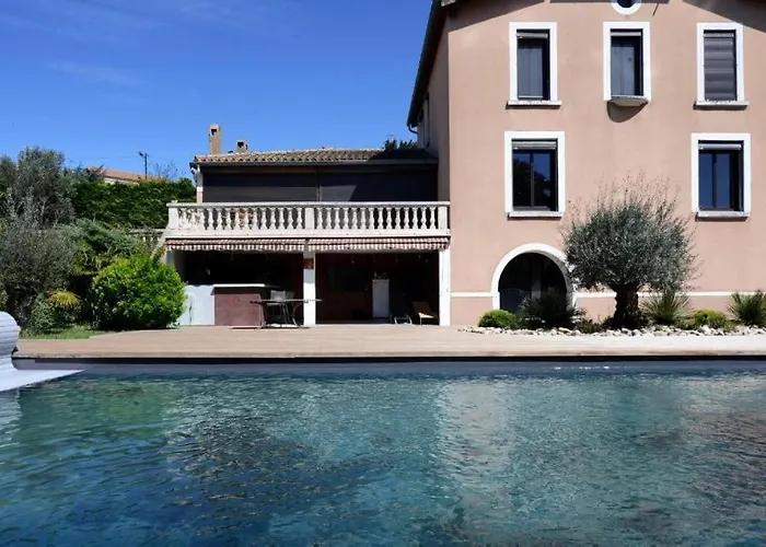 Le Clos Saint Jean, Vue Cite, Piscine Et Parking *