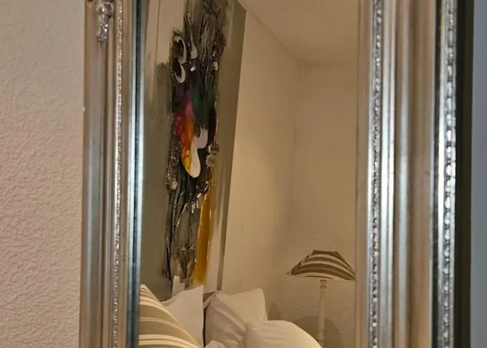 Le Clos Saint Jean, Vue Cite, Piscine Et Parking